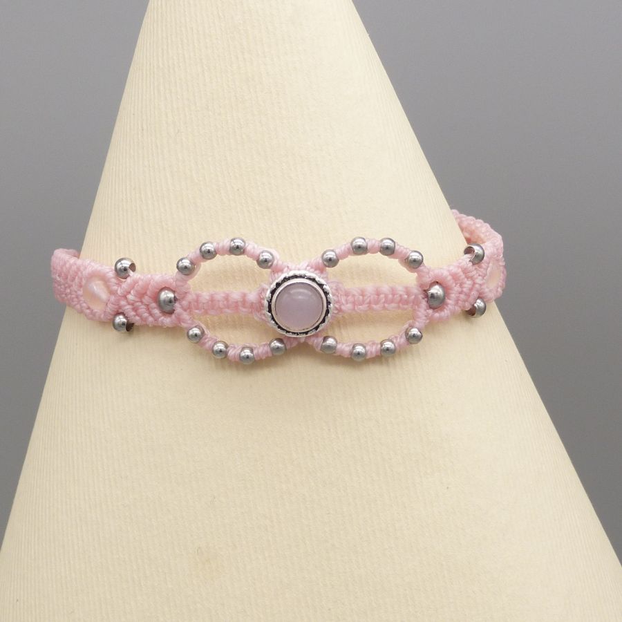 Bracciale in micro-macramé rosa con pietra di quarzo rosa