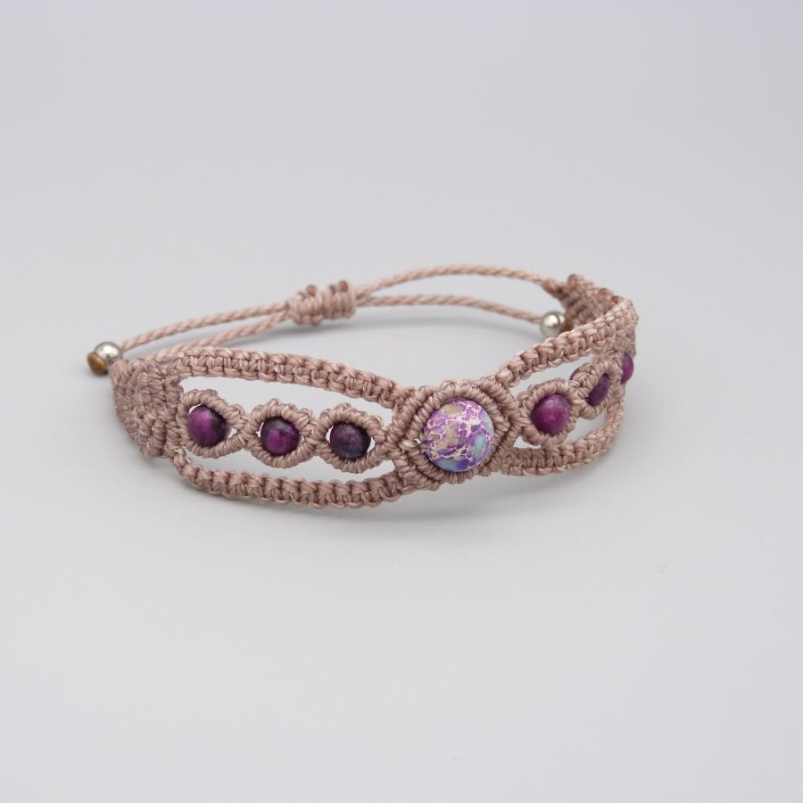 Bracciale in micro-macramè grigio con gemma di diaspro imperiale blu-viola