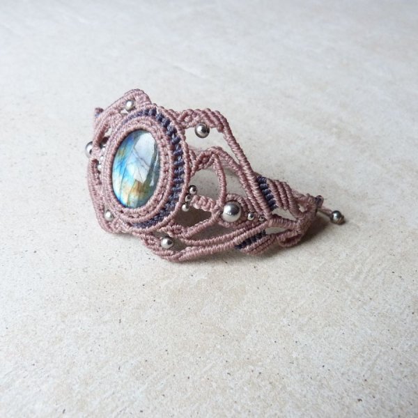 Bracciale in micro-macram&egrave; grigio con labradorite