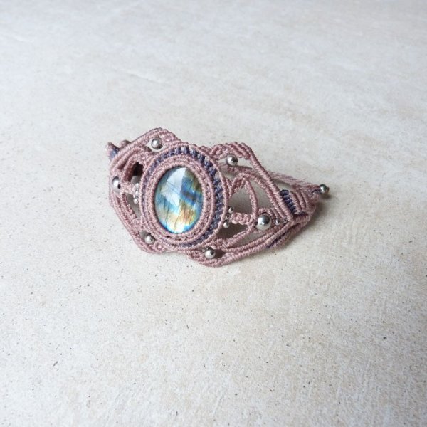 Bracciale in micro-macram&egrave; grigio con labradorite