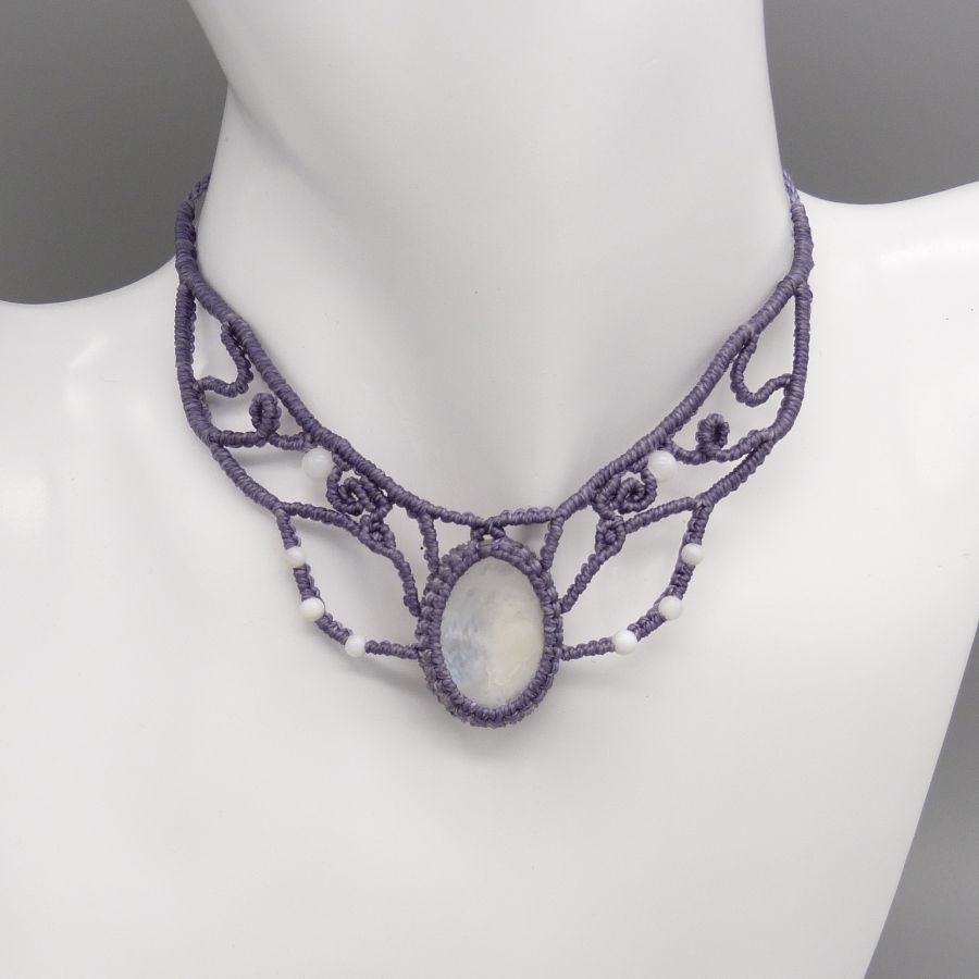 Collana in micro-macramé, perla grigio malva