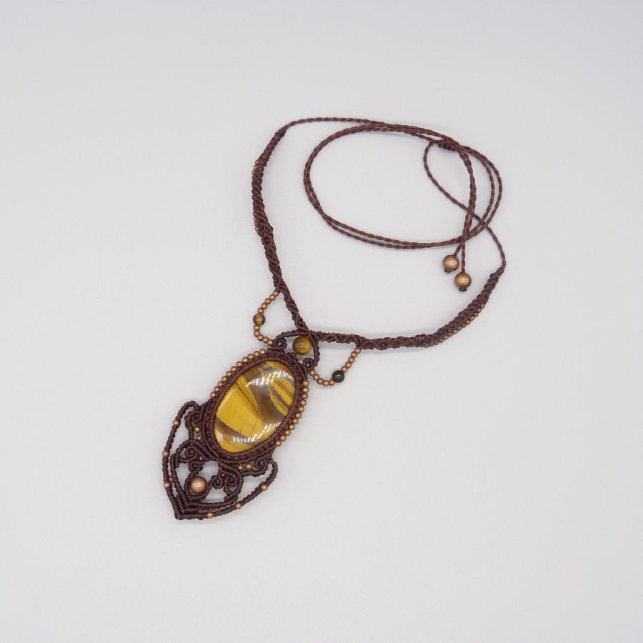 Collana in micro-macramé marrone con occhio di tigre cabochon