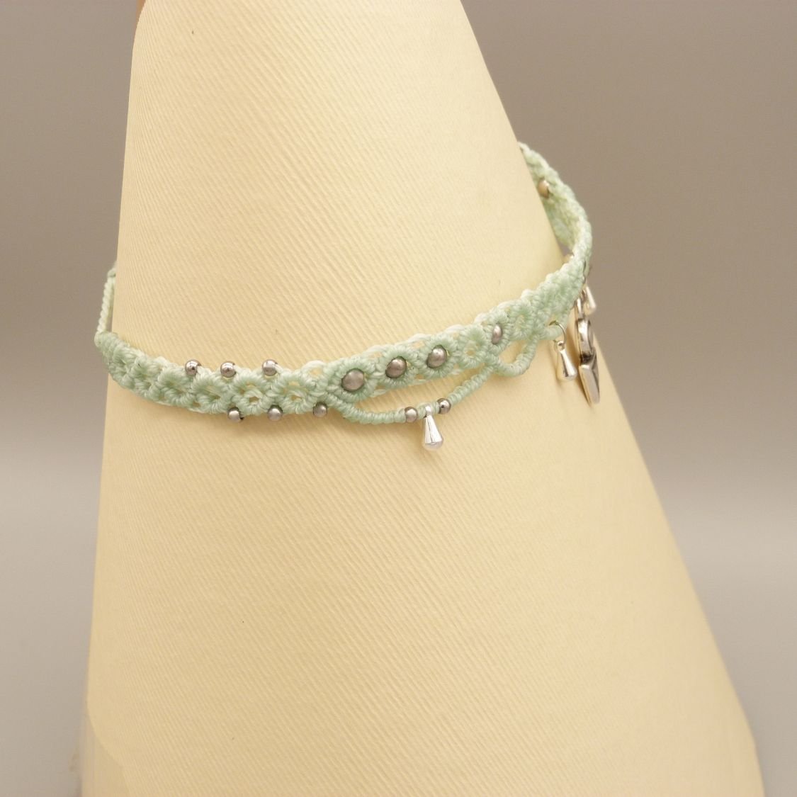 Collana girocollo in micro macramè verde acqua