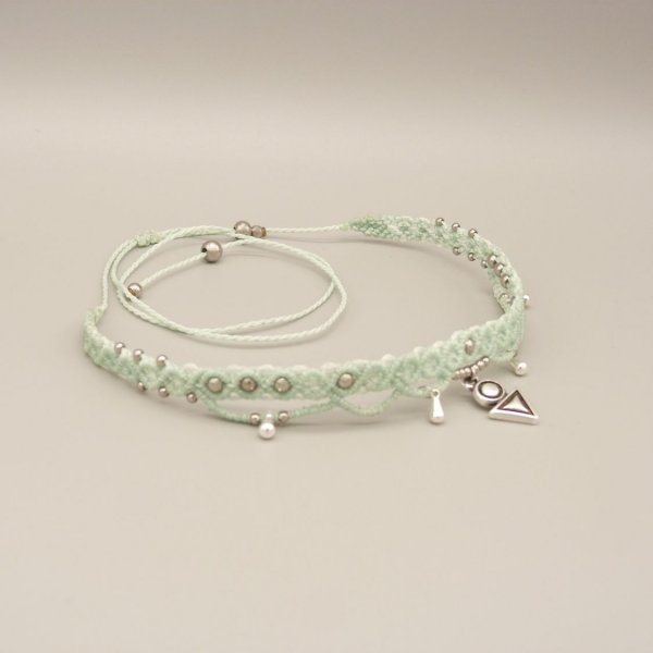 Collana girocollo in micro macram&egrave; verde acqua