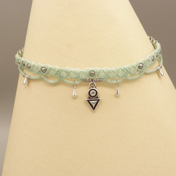 Collana girocollo in micro macram&egrave; verde acqua