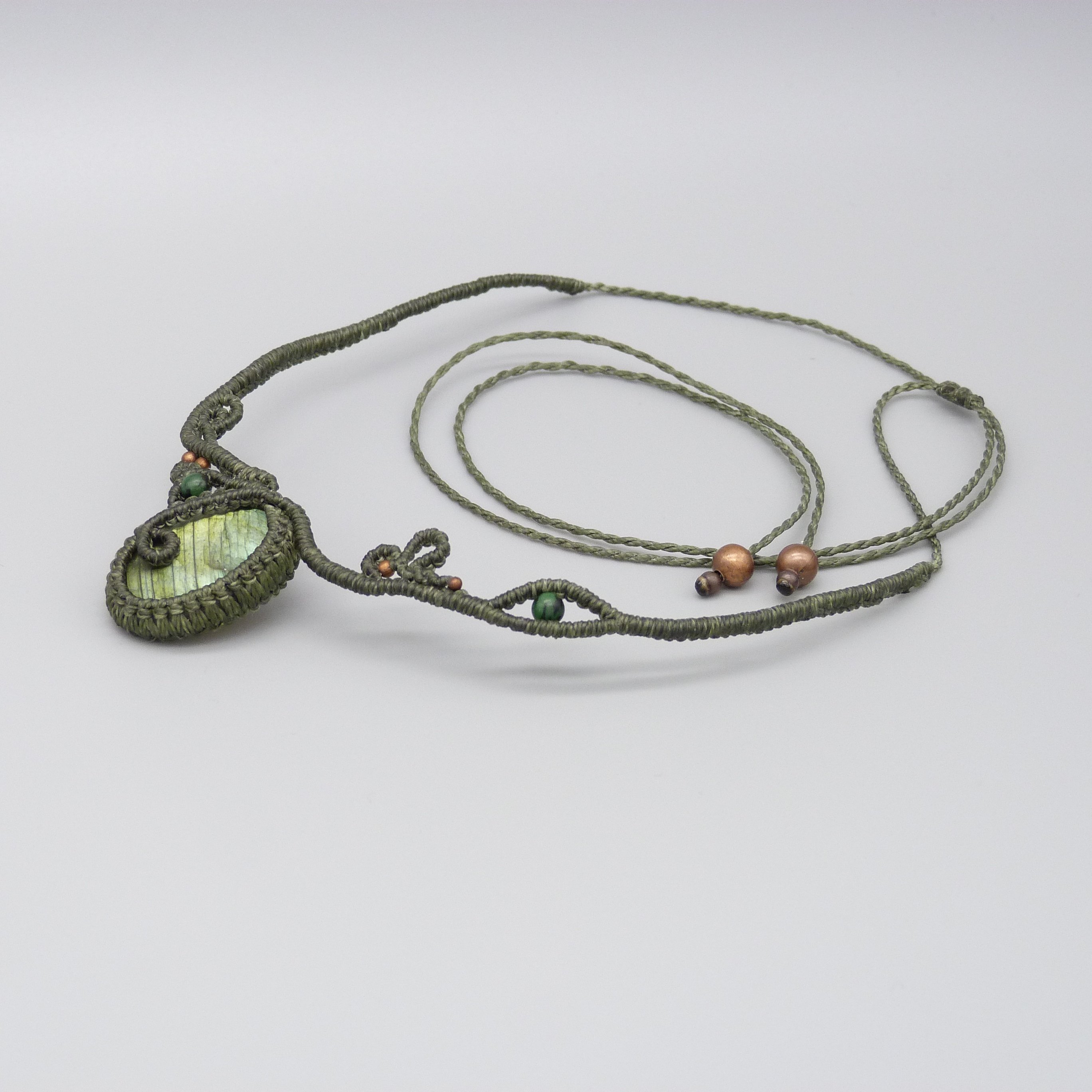 Commande personnalis&eacute;e sur demande  : collier avec une labradorite