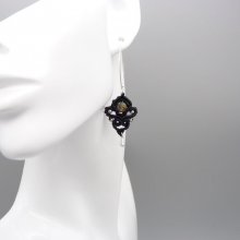Orecchini in micro macramè nero con perle di diaspro imperiale
