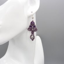 Orecchini in micro-macramè, tonalità viola