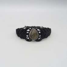 Bracciale in micro-macramé nero con labradorite incastonata al centro