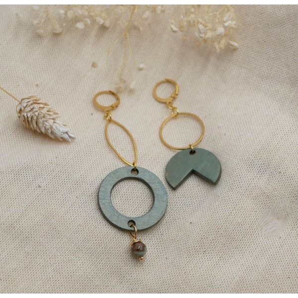 Orecchini geometrici asimmetrici in legno e ottone dorato