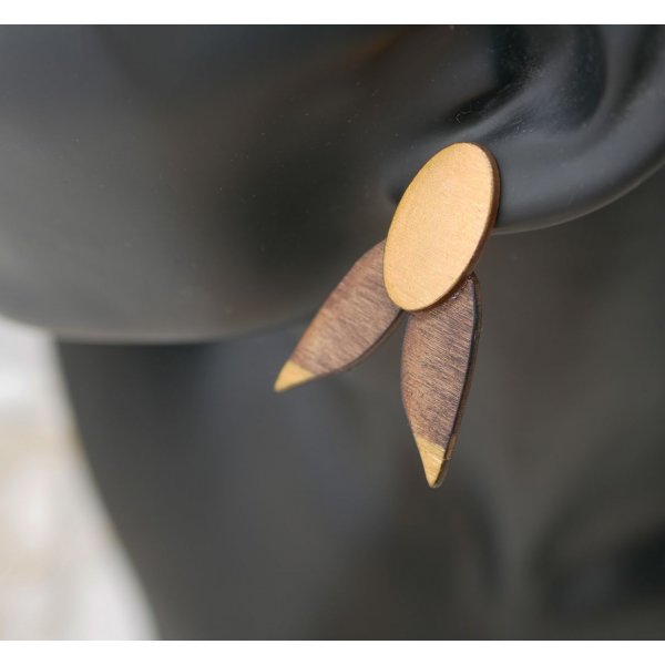 Orecchini a forma di cicala in legno di noce e dorato 