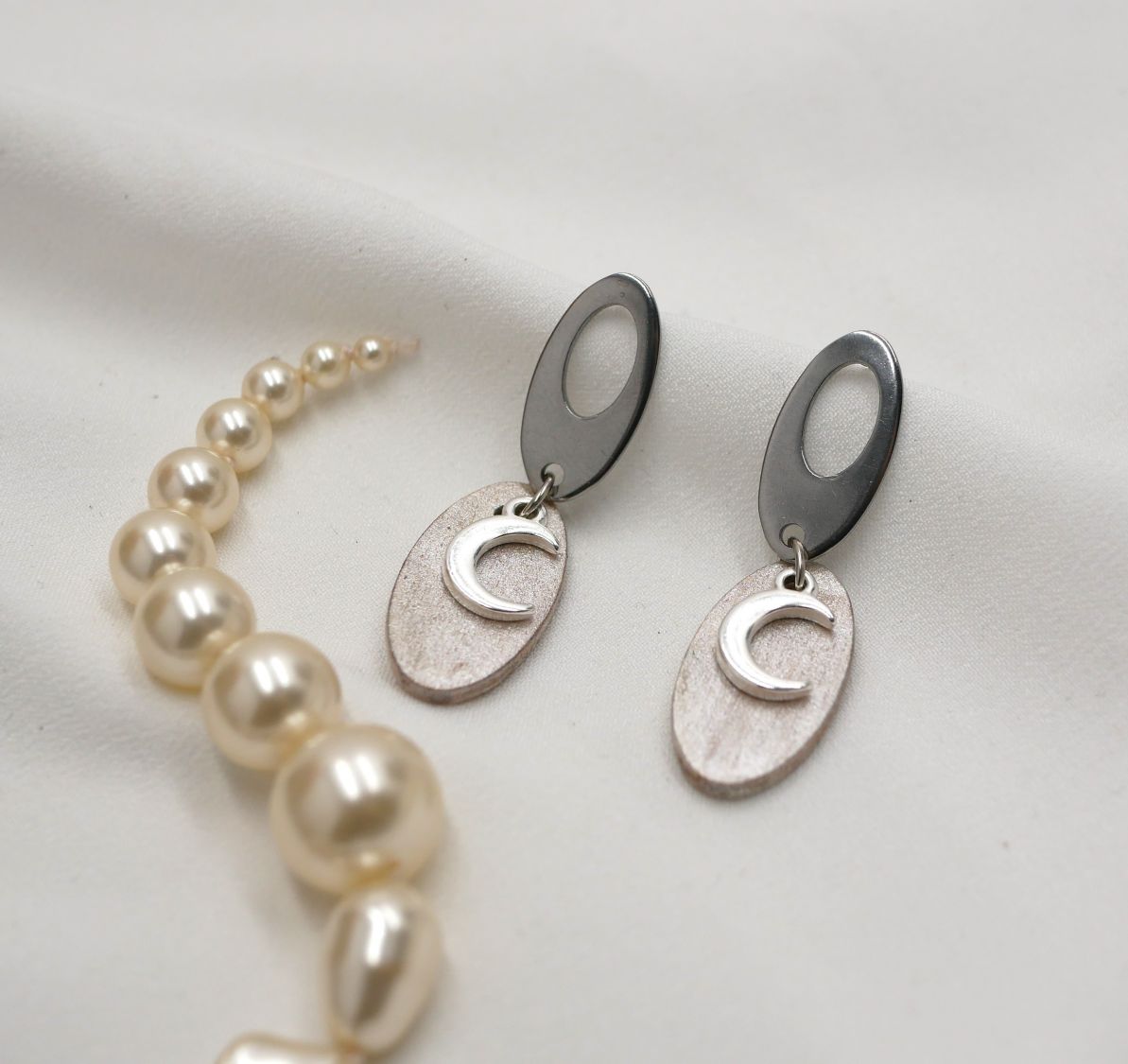 Boucles d'oreilles pendantes géométriques ovales blanc croissants de lune