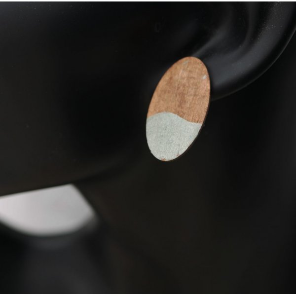 Orecchini ovali grandi in legno di noce e grigio metallizzato