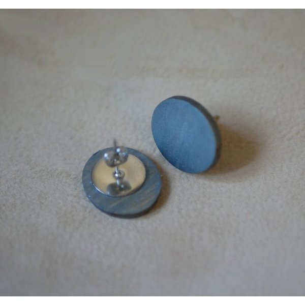 Orecchini ovali in legno verniciato grigio con effetto metallizzato