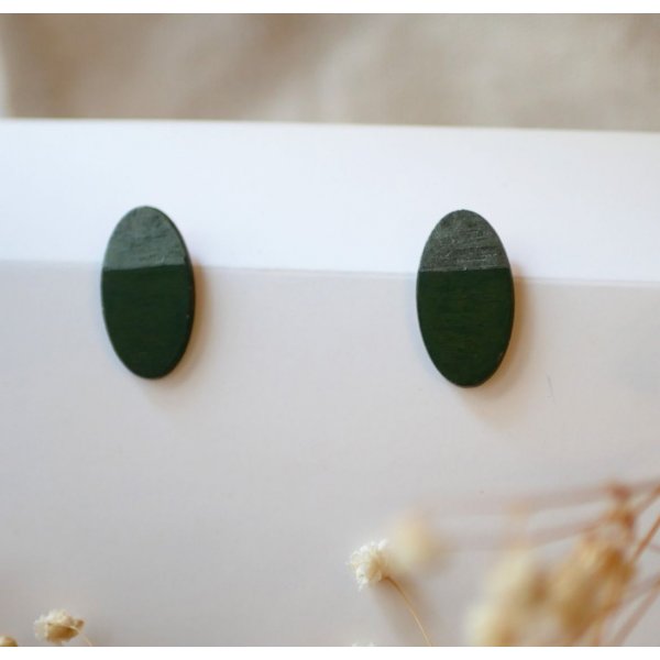 Orecchini ovali in legno dipinti con effetto metallico duo verde e grigio