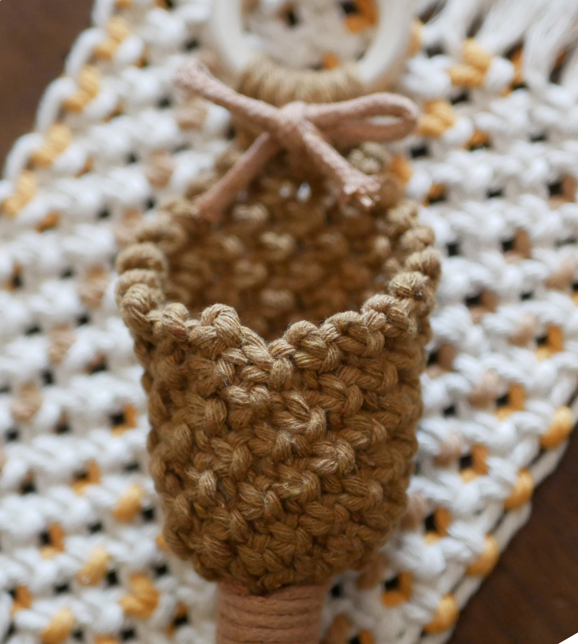 Pot en macram&eacute; &agrave; suspendre d&eacute;coration maison au naturel  