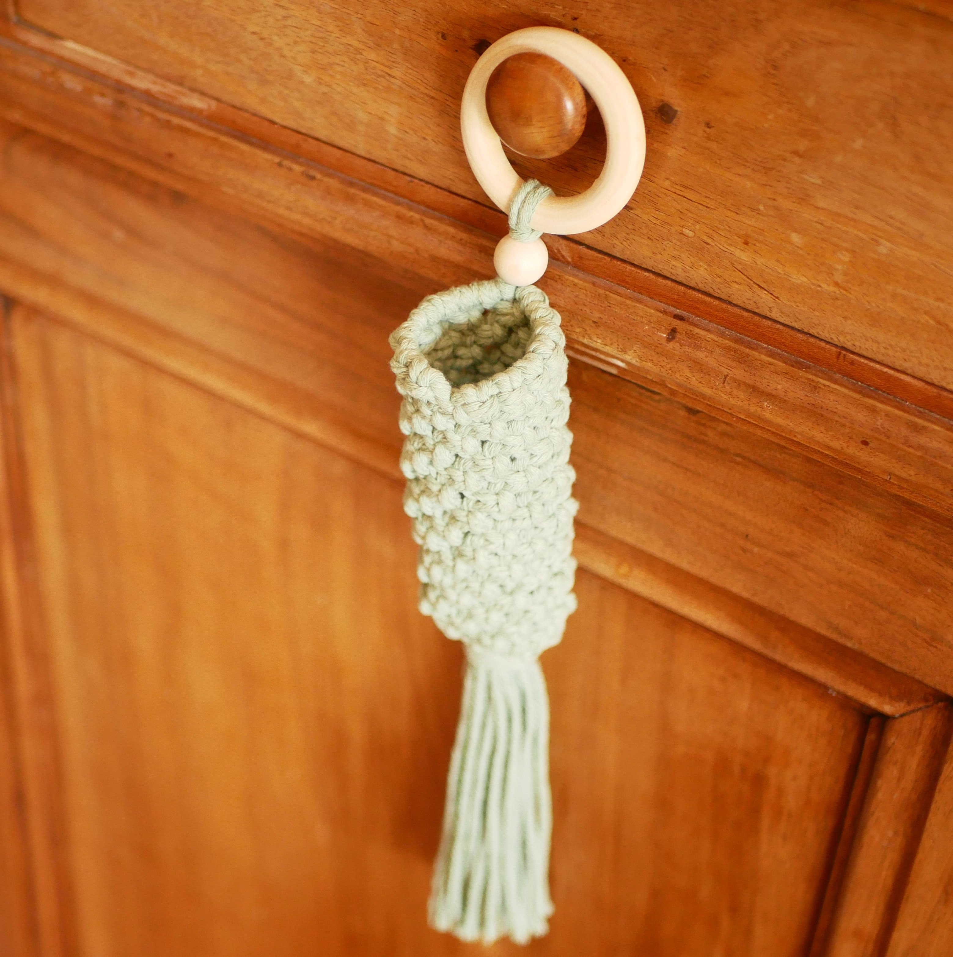 Suspension en macram&eacute; pour fleurs s&eacute;ch&eacute;es avec corde coton couleur vert