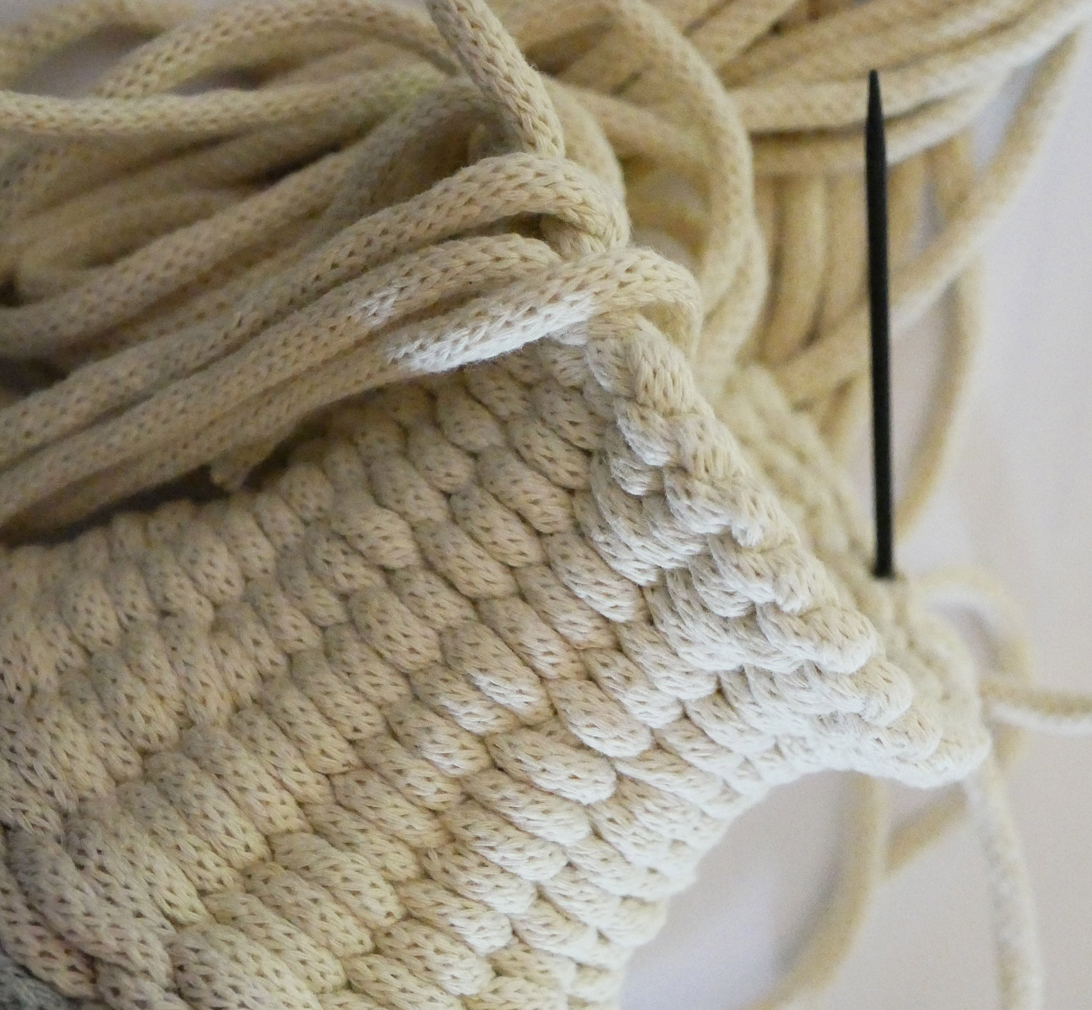 Vase en tissage de coton 3 couleurs ray&eacute;es