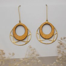 Orecchini ovali in legno placcato oro con nappina in ottone traforata