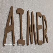 Lettera decorativa in legno LOVE