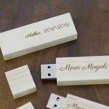 Piccola chiavetta USB da 16 GB in legno trasparente da personalizzare per un regalo unico