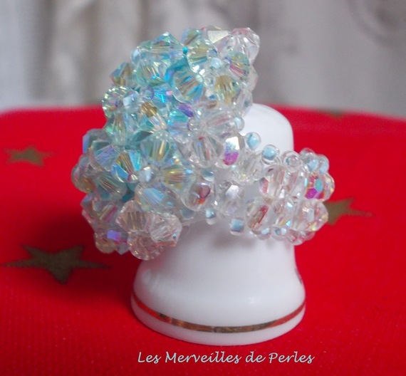 Anello Crystal Blue con sfaccettature di cristallo Swarovski e filatoi