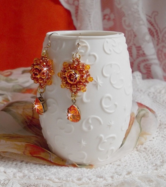 BO Lady in Orange ricamato con cristalli Swarovski Tangerine, perline di semi e perline di vetro bohémien