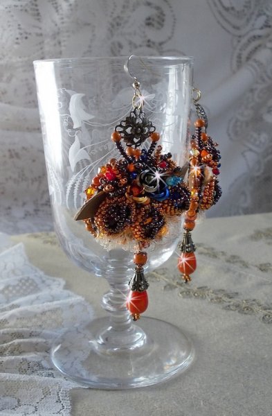 BO Chic Boho Ethnique Les R&ecirc;ves d'Acapulco, cabochons brod&eacute;es de diff&eacute;rentes perles.