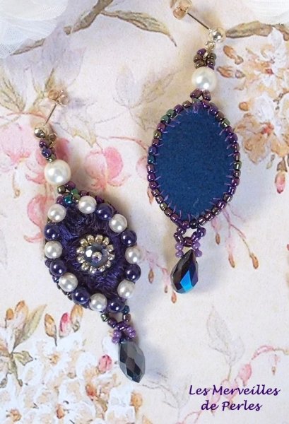 BO Les Merveilles d'Antan brod&eacute;es avec des Cristaux de Swarovski, des perles rondes nacr&eacute;es et une dentelle violine tr&egrave;s ancienne