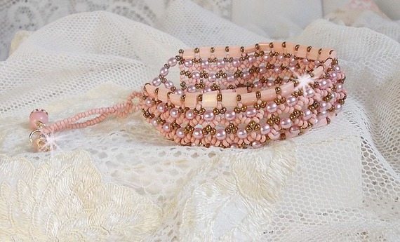 Bracciale Rose Royale con perle Tila rosa, perle sfaccettate e perle di cristallo Swarovski