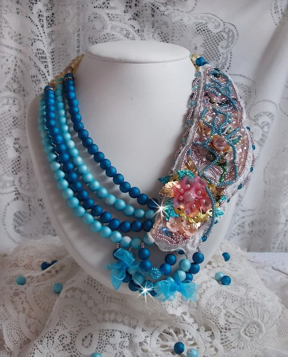 Collana Eternal Blue ricamata con cristalli Swarovski 