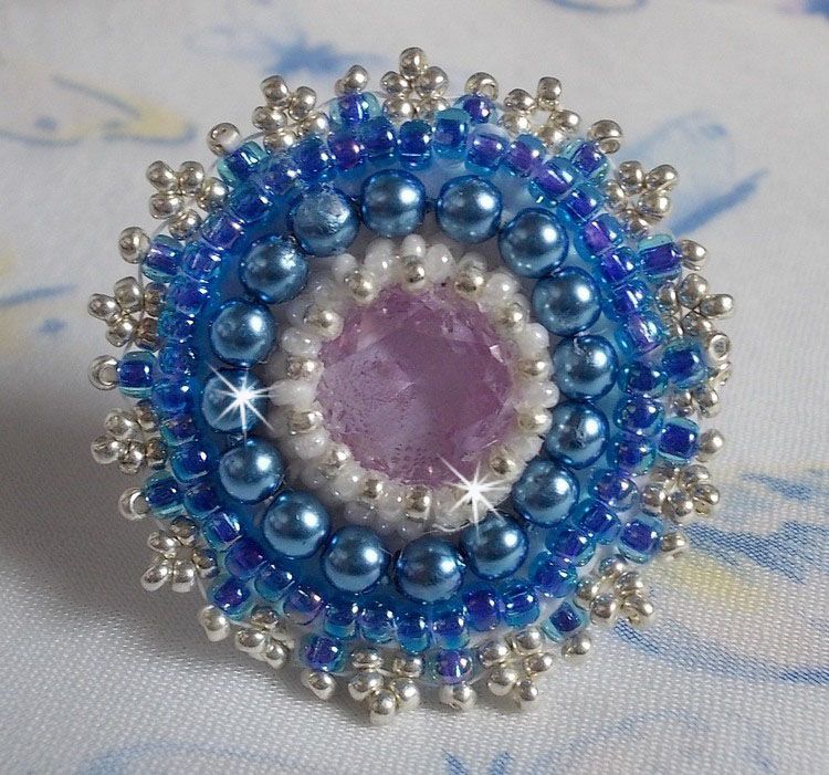 Anello Azur ricamato con cristalli Swarovski e perle