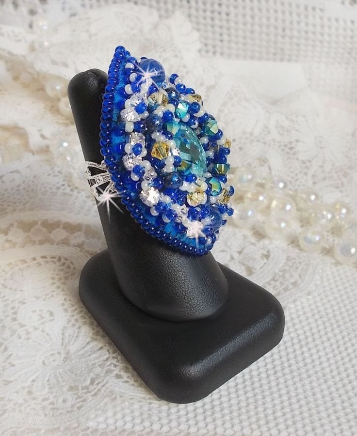 Anello Blue Palace, un design autentico con perline blu e cristalli Swarovski