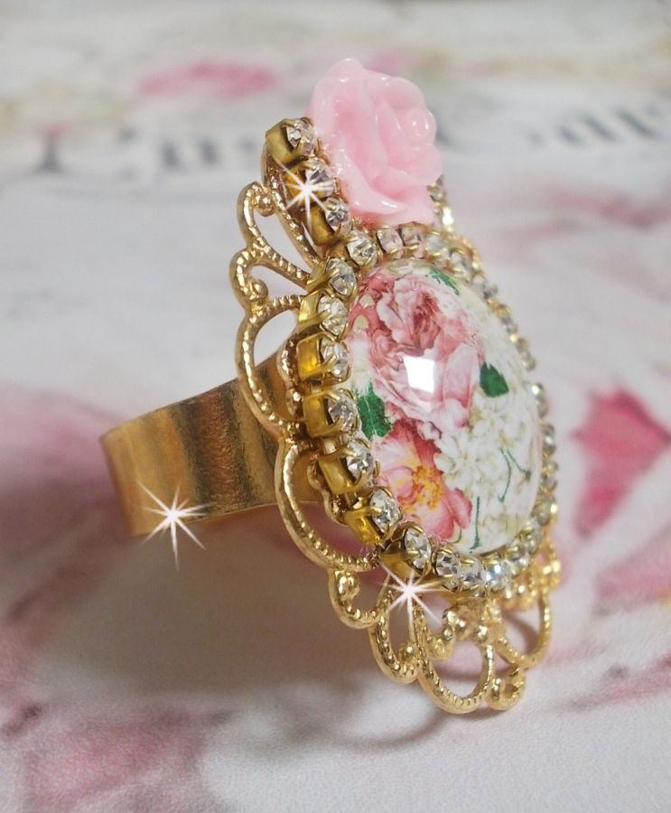 Anello Bouquet Valentine con rosa cabochon, rosa in resina e catena in cristallo Swarovski