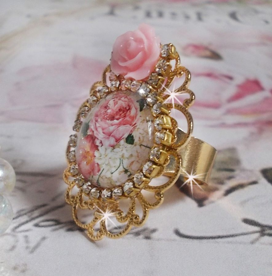 Anello Bouquet Valentine con rosa cabochon, rosa in resina e catena in cristallo Swarovski