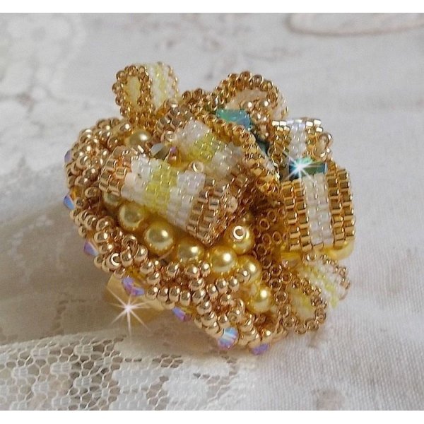 Anello Sunflower Gold Haute-Couture ricamato con perline placcate oro 24 carati e cristalli Swarovski 