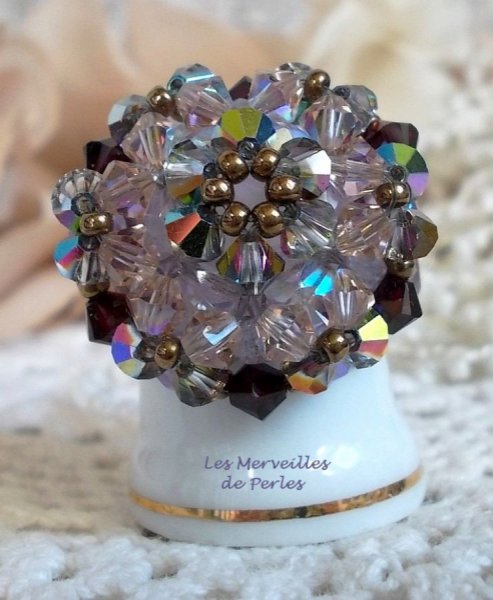 Anello in charmeuse con sfaccettature e filature in cristallo Swarovski