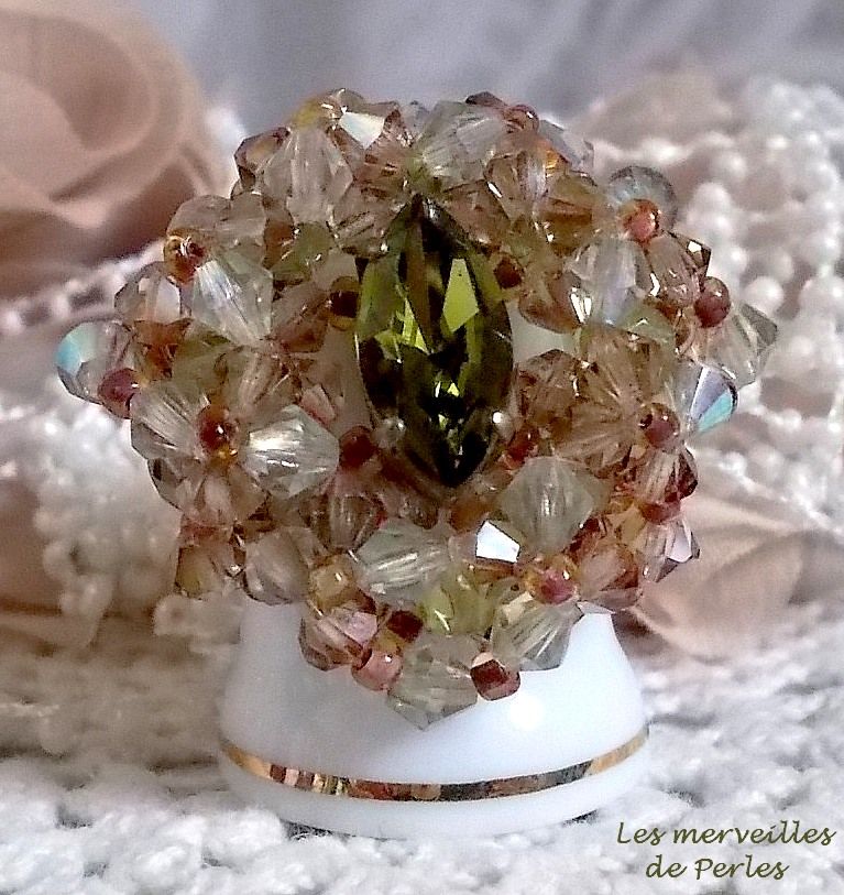 Anello veronese con sfaccettature, trottole e navetta in cristallo Swarovski