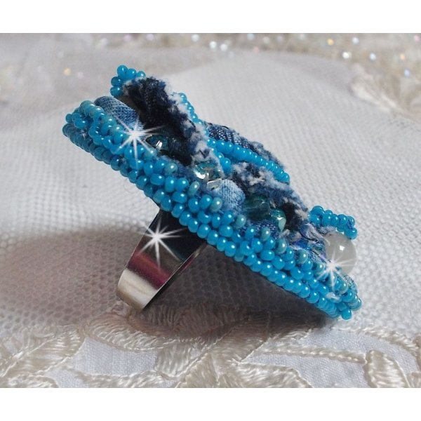 Anello Far West in denim ricamato con perle semi-preziose La Sodalite, Giada e altre perle