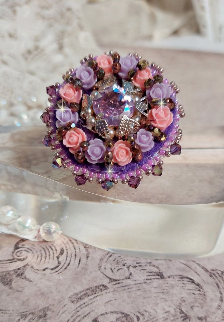 Anello Glace Purple ricamato con cristalli Swarovski e rose in resina