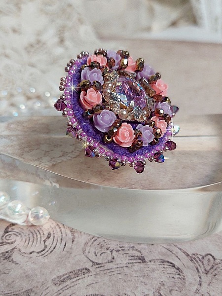 Anello Glace Purple ricamato con cristalli Swarovski e rose in resina