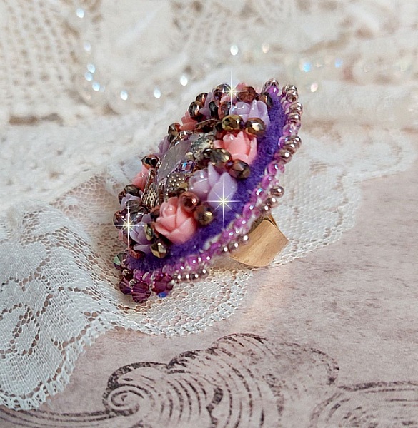 Anello Glace Purple ricamato con cristalli Swarovski e rose in resina