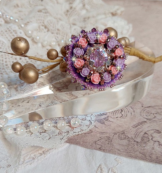 Anello Glace Purple ricamato con cristalli Swarovski e rose in resina