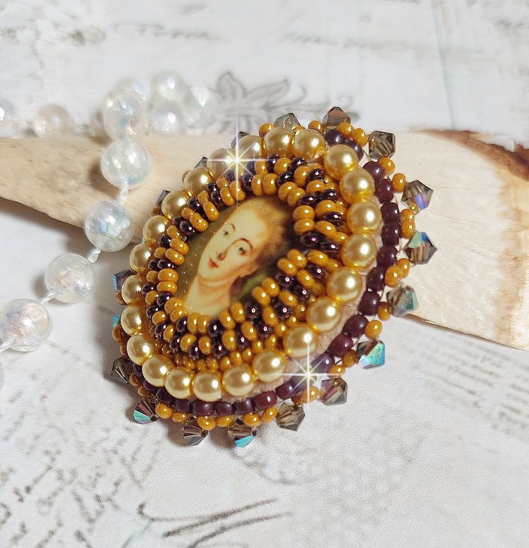 Anello Mme de Pompadour ricamato con perle perlate, cristallo Swarovski, una seduzione molto bella