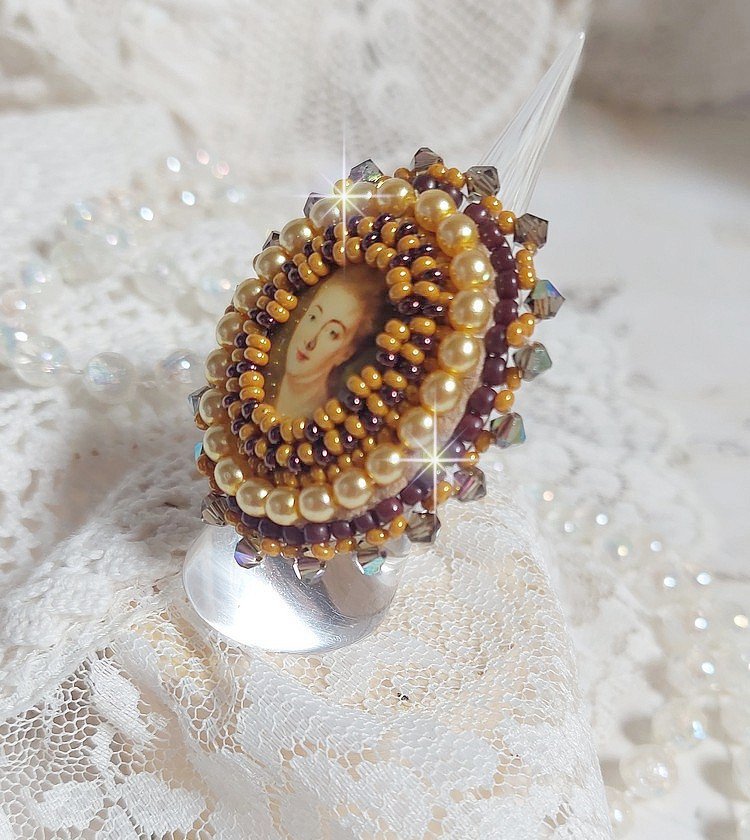 Anello Mme de Pompadour ricamato con perle perlate, cristallo Swarovski, una seduzione molto bella