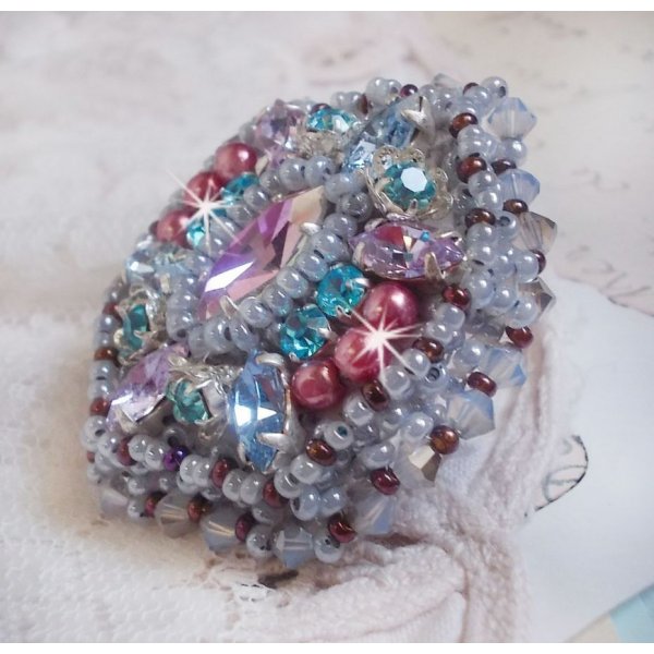 Anello Mademoiselle Bluse ricamato con cristalli Swarovski e splendide perle di qualit&agrave;