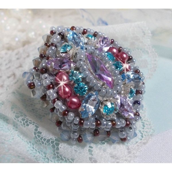 Anello Mademoiselle Bluse ricamato con cristalli Swarovski e splendide perle di qualit&agrave;
