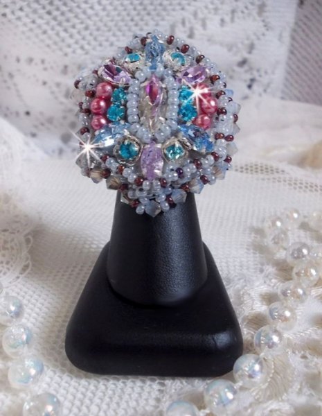 Anello Mademoiselle Bluse ricamato con cristalli Swarovski e splendide perle di qualit&agrave;