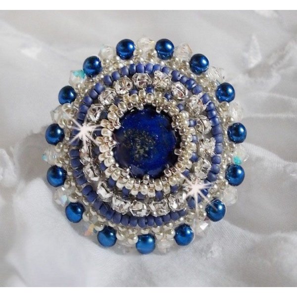 Anello Blue Nile ricamato con lapislazzuli e cristalli Swarovski