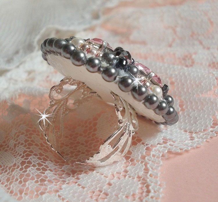 Bague Pampilles Rose et Grise avec des navettes et perles nacrées en cristal de Swarovski